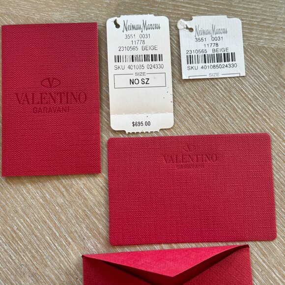 Valentino Garavani Leather Studded Wallet Beige - Picture 11 of 11